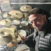 Batterista professionista diplomato impartisce lezioni di batteria, lettura, solfeggio, il mio studio si trova a Roma